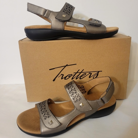 Trotters Shoes - Trotters Romi Pewter Slingback Sandals